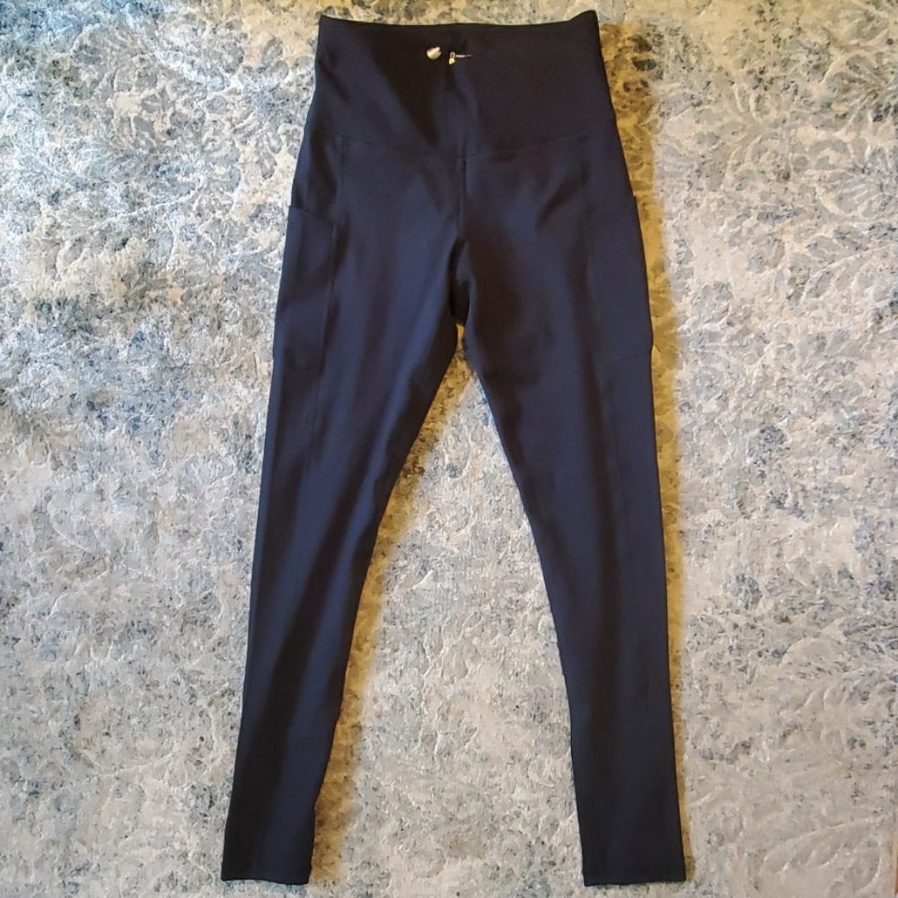 Yoga pants with pockets